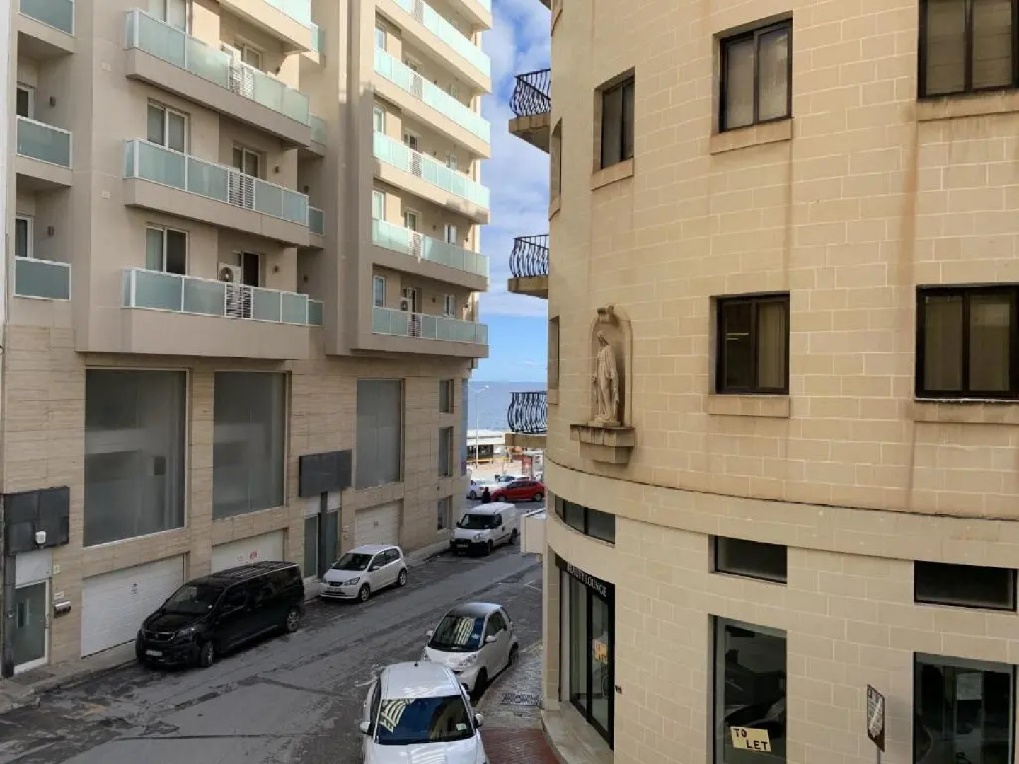 Large apartment close to rocky beach MCRE1-1