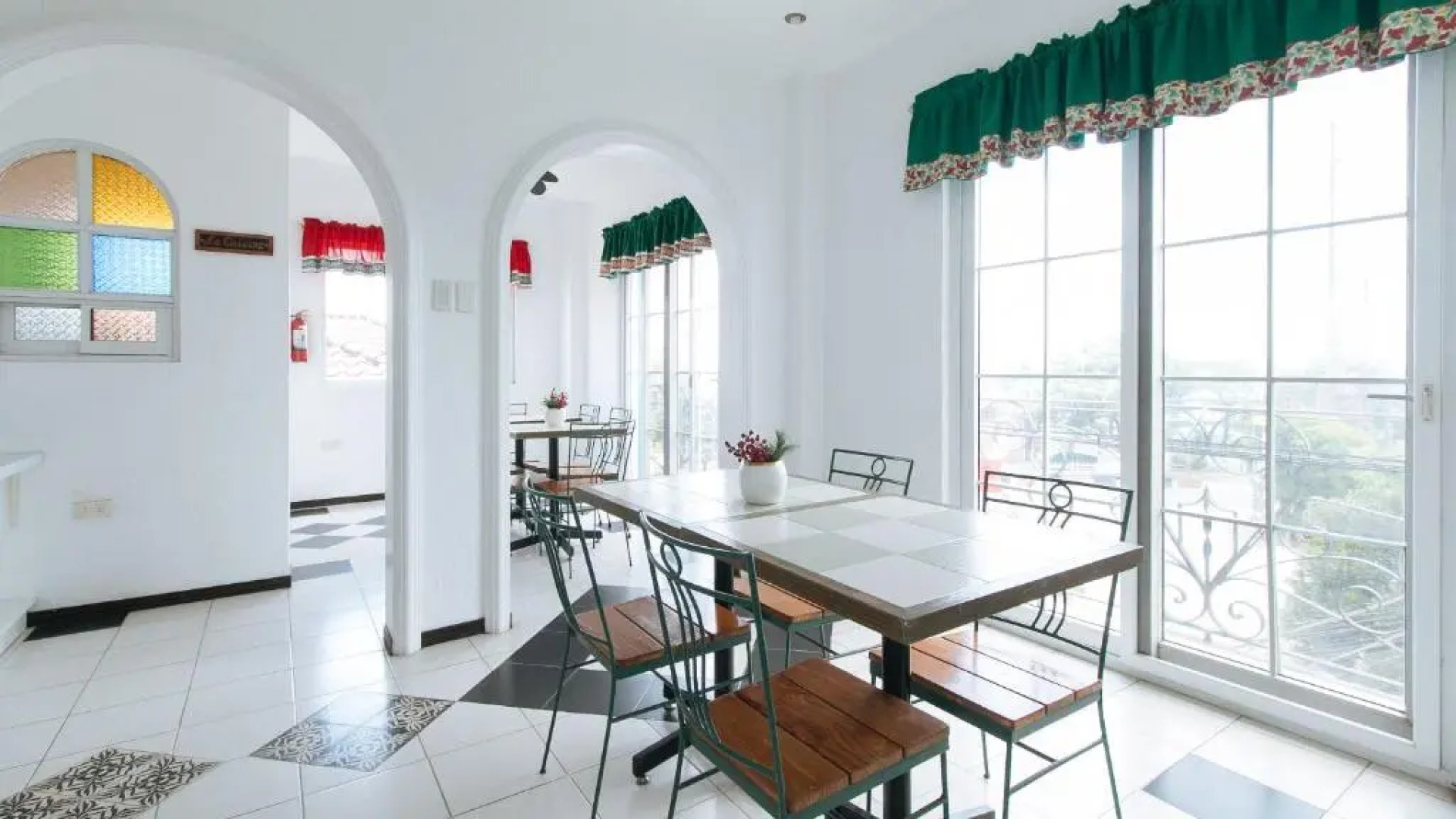 RedDoorz Plus @ New Orleans Auberge Hotel