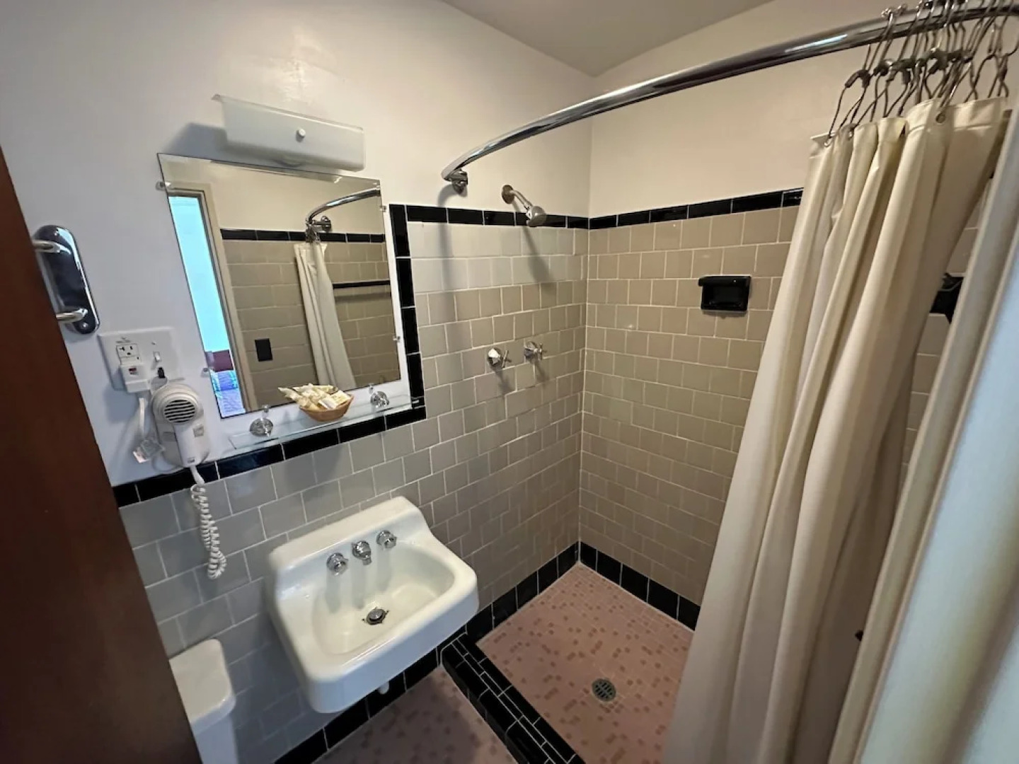 Four Oaks Lodging & RV Resort