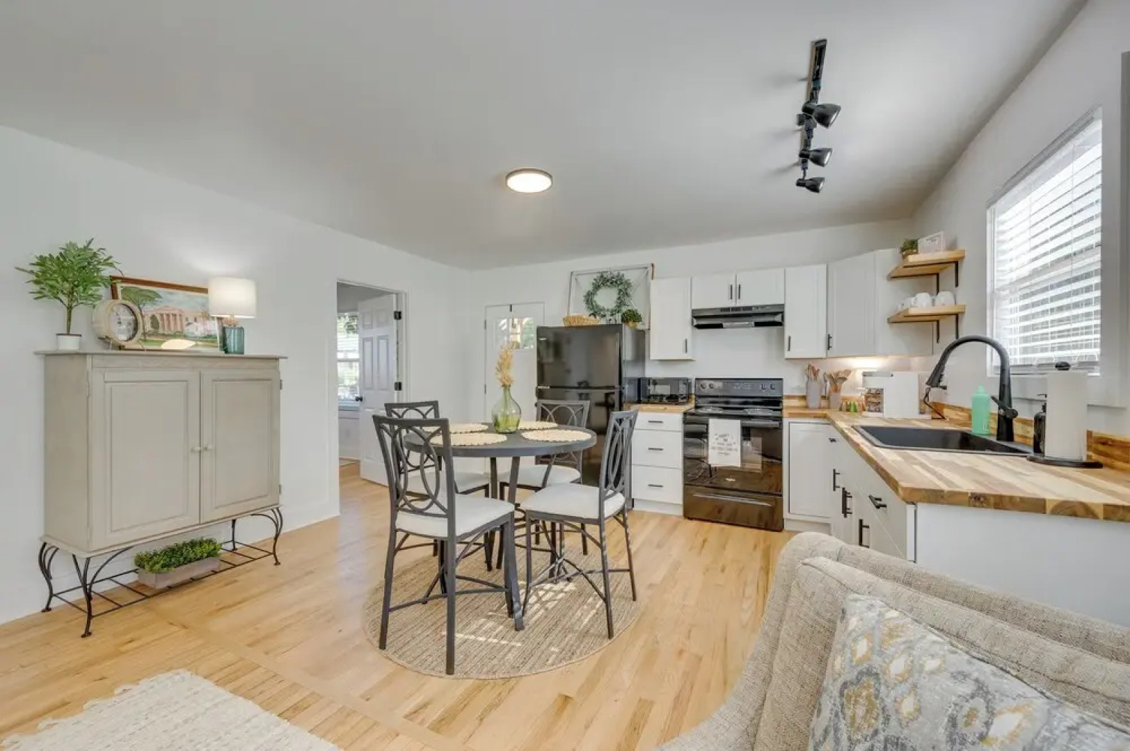 Walkable Milledgeville Cottage Near Andalusia Farm