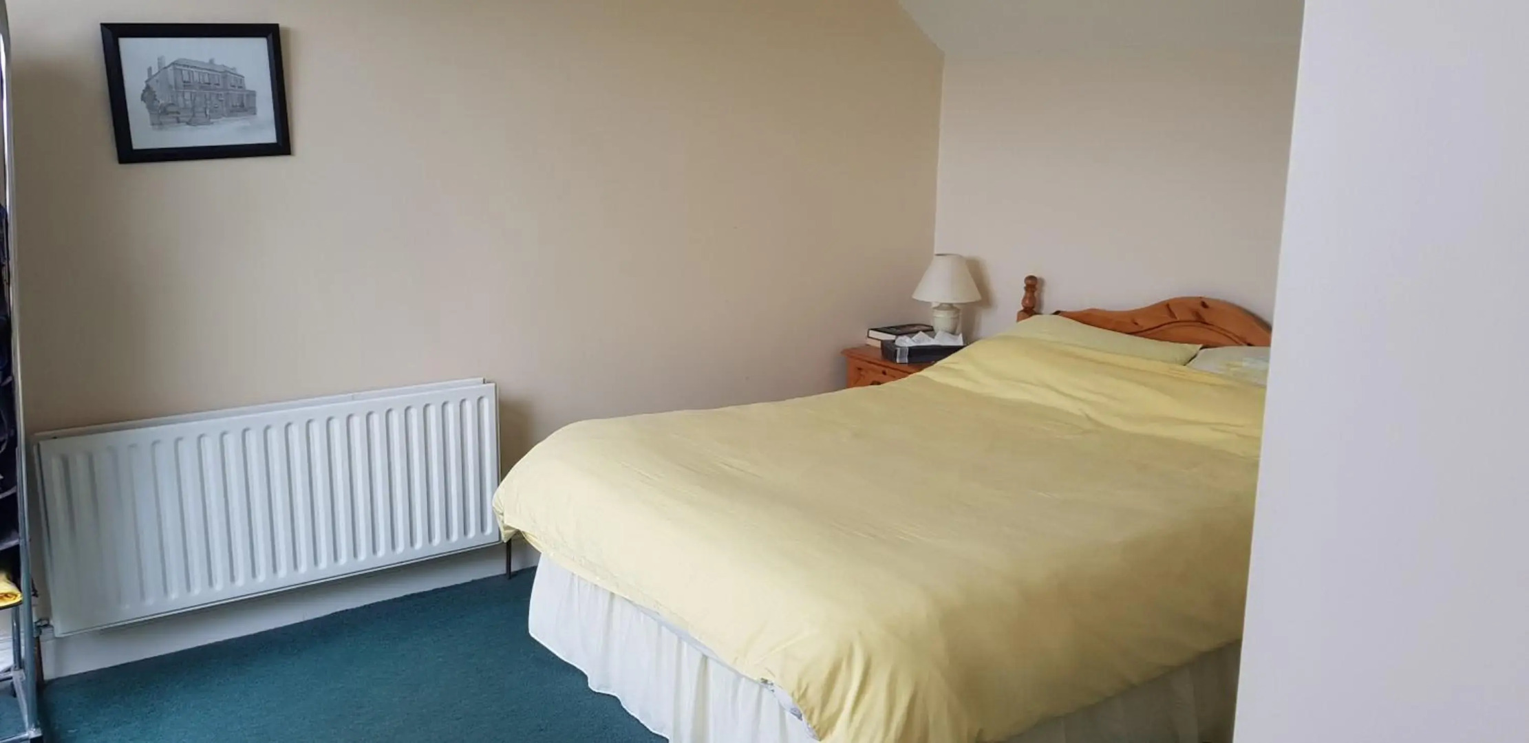 Beautiful 3 Bed Apartment with Balcony Sea View