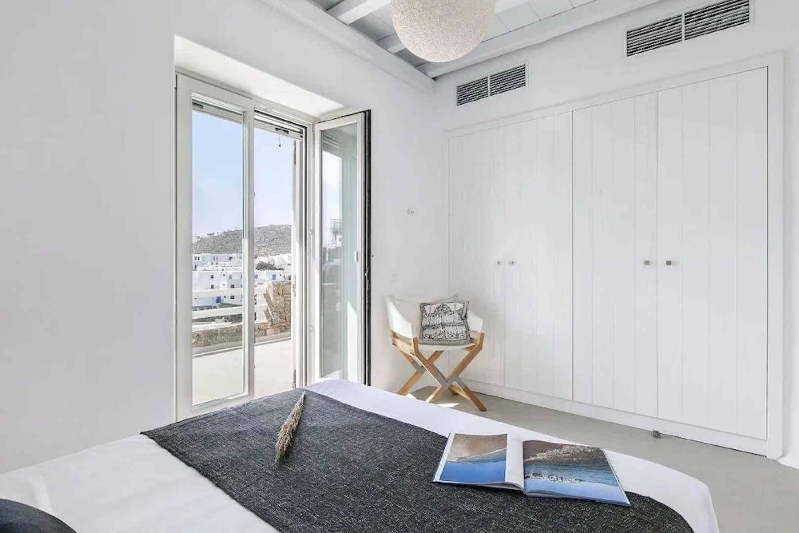 Villa Blue - White by Thea-concept