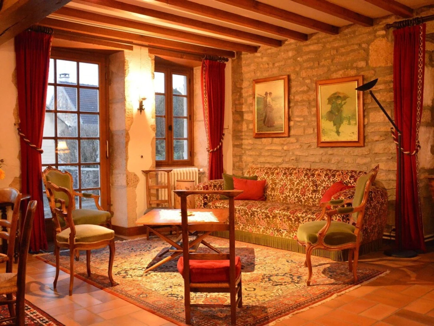 Modern Holiday Home in Vault-de-Lugny with Meadow View