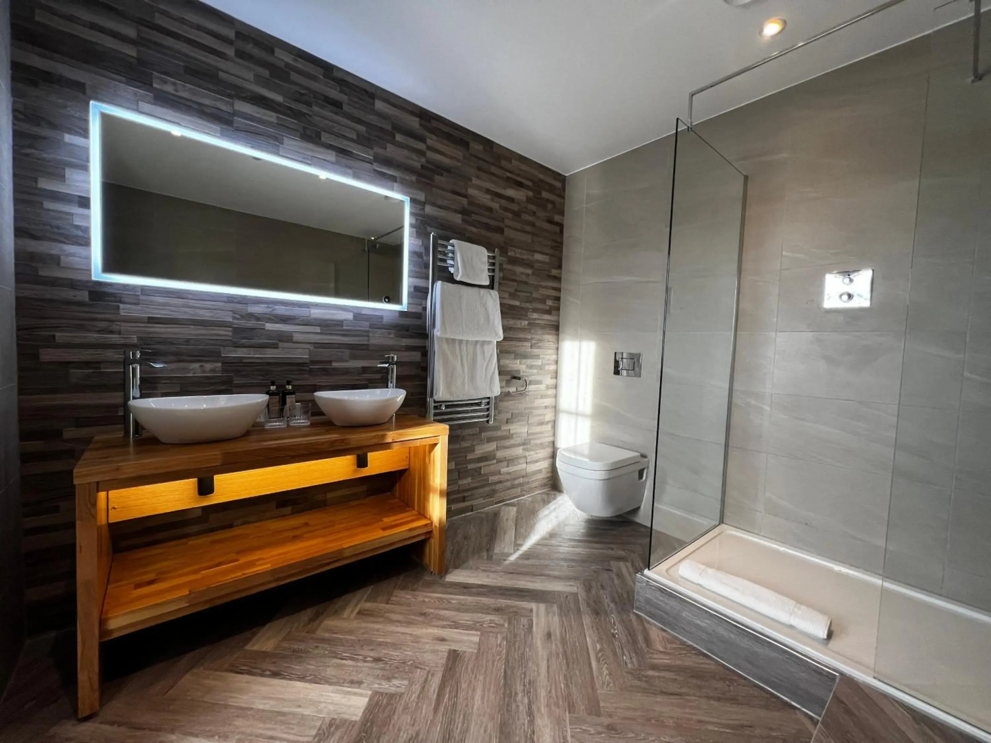 The Orchard Hotel & Restaurant