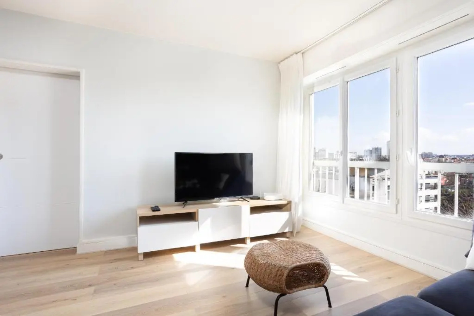 Renovated apartment metro, parking included, near Porte Versaille