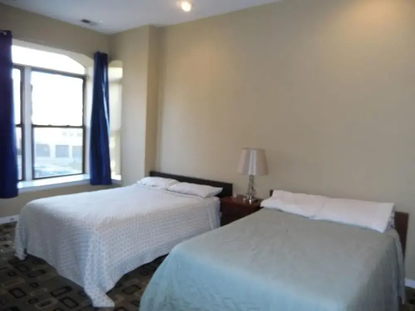 Bucktown, Urban Luxury and Convenience, Near L Train Stop at Western