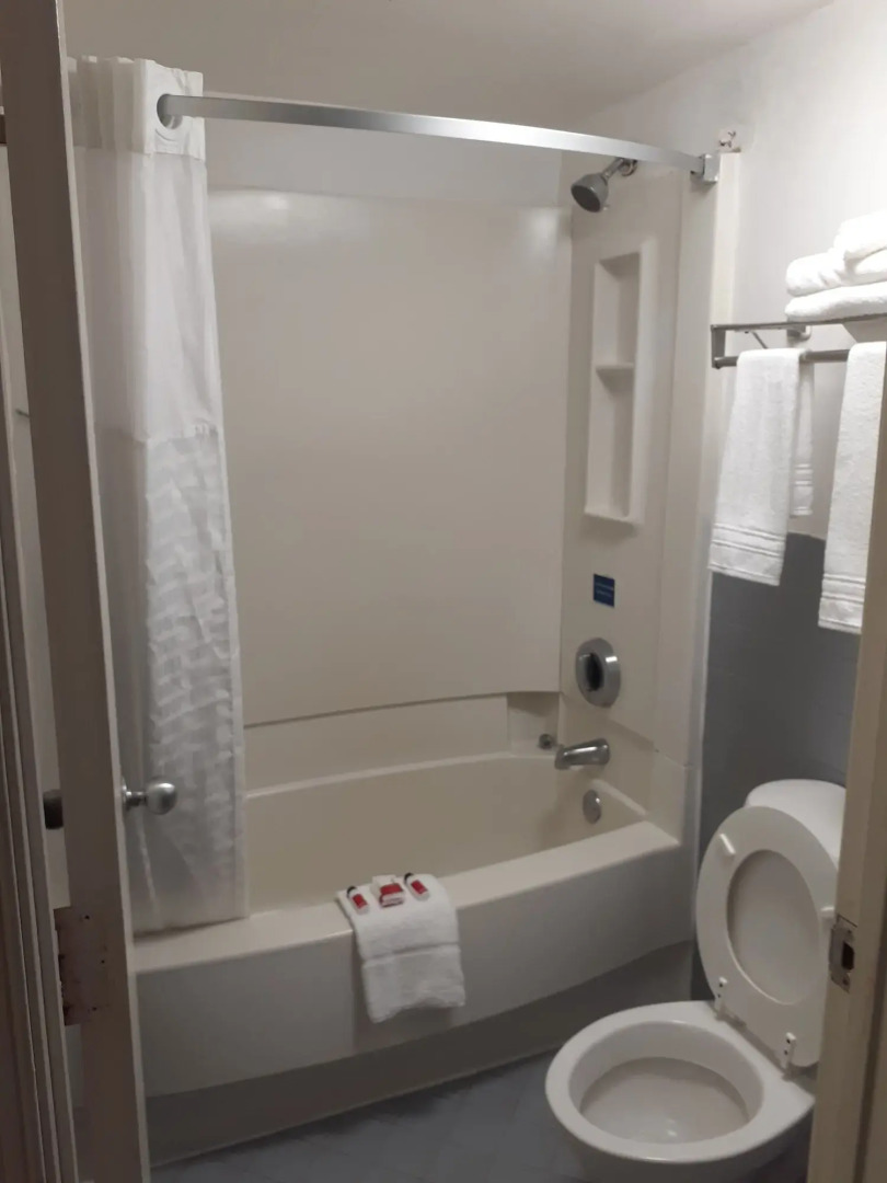 Travelodge by Wyndham Virginia Beach Bay Beach