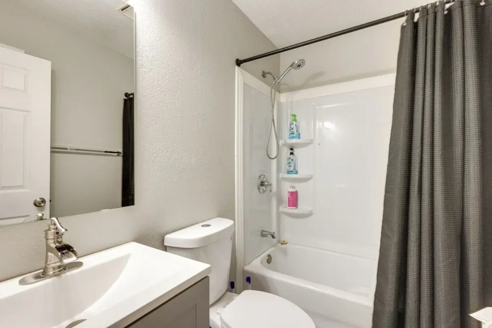 12 Mi to St Louis: Pet-friendly Metro East Home