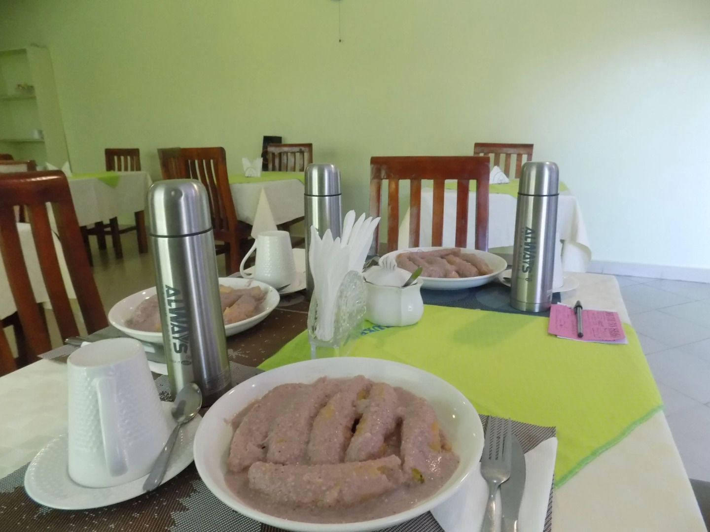 Deluxe Hotel - Ishaka