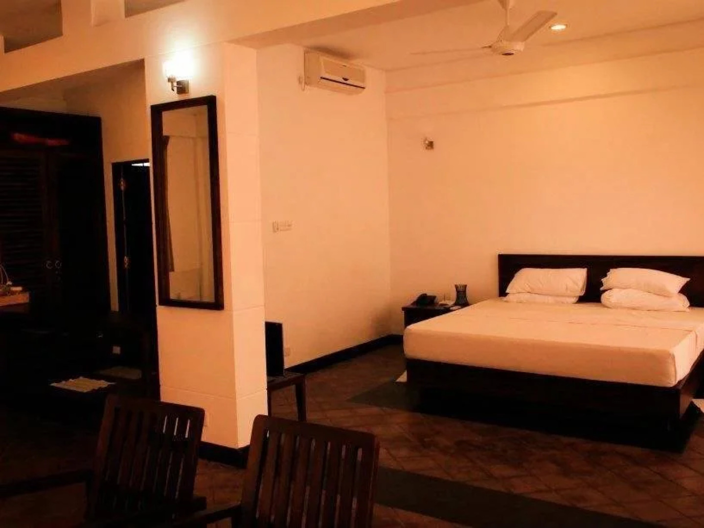 Hotel Sapthapadhi