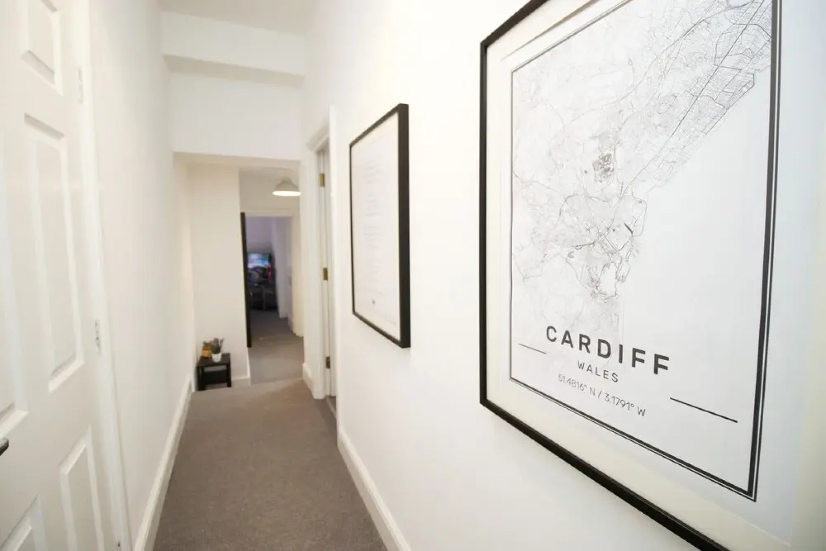 Dyzyn Living - City View City Center 5 Mins From Train Station