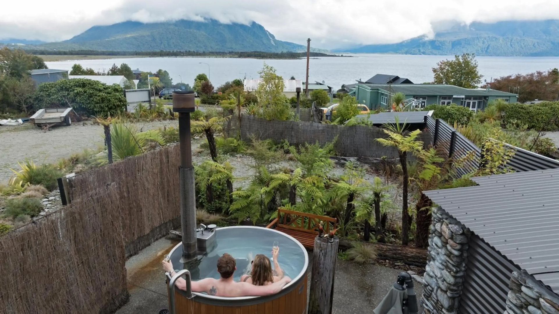Hotel Lake Brunner