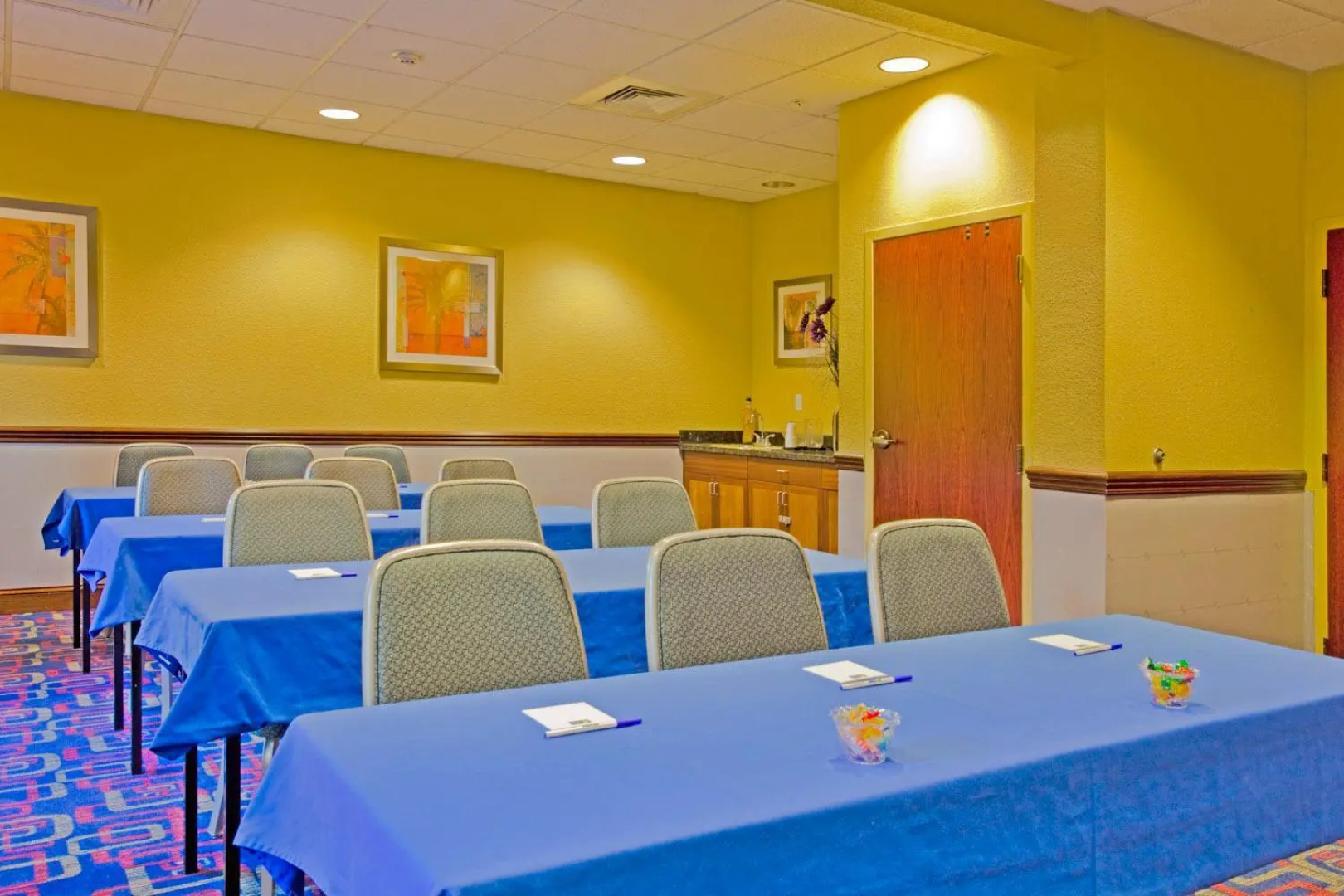 Holiday Inn Express & Suites Nearest Universal Orlando by IHG