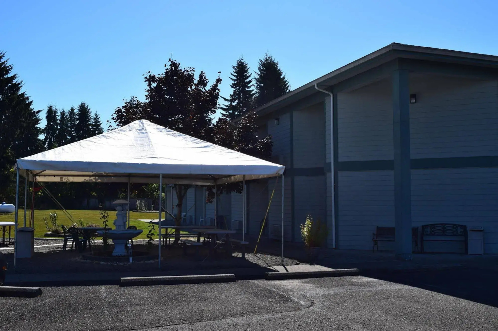 The Dew Drop Inn Motel