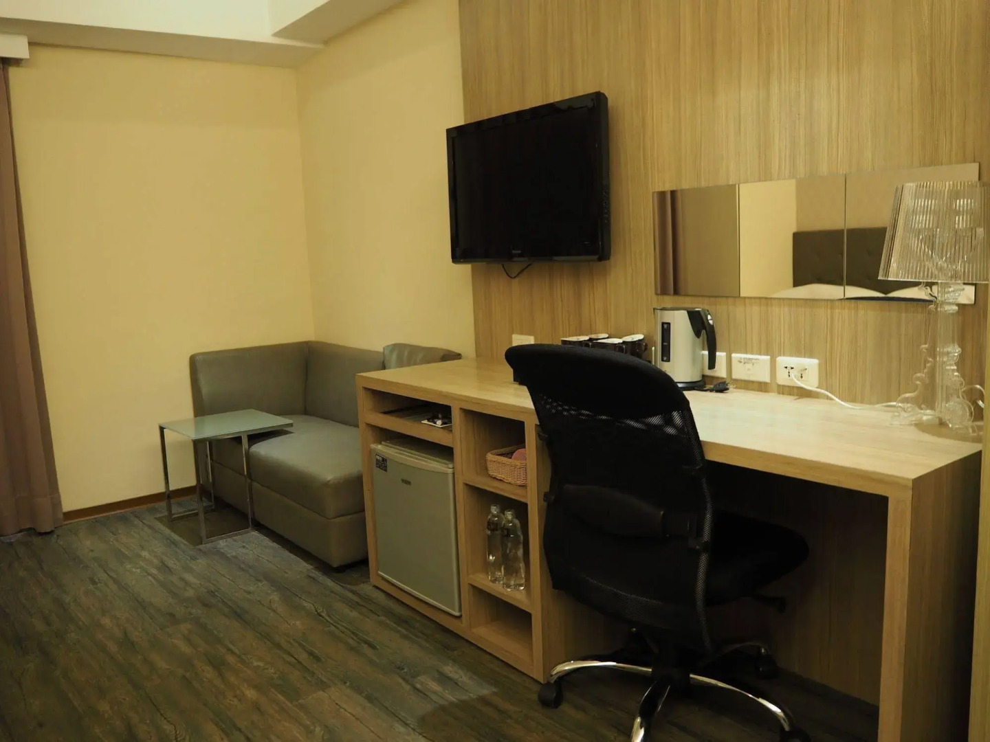 The Riverside Hotel International