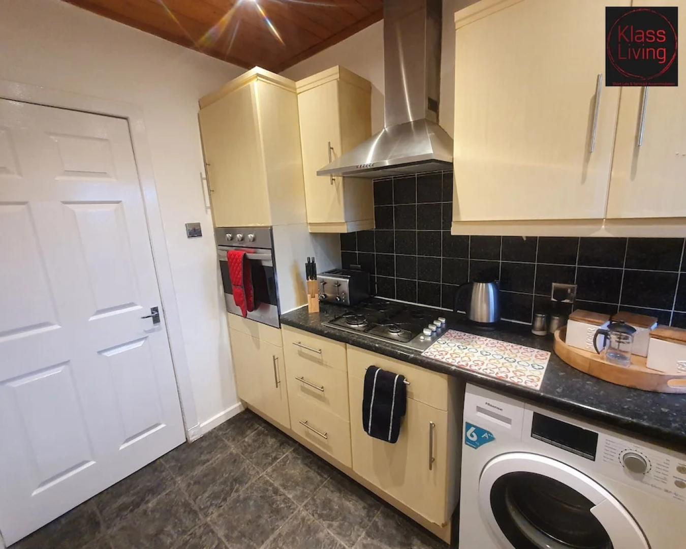 Two Bedroom Apartment by Klass Living Serviced Accommodation Airdrie - Nicol Apartment With WiFi & Parking