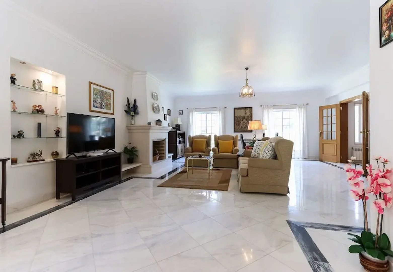 Caparica Beach Villa by Homing