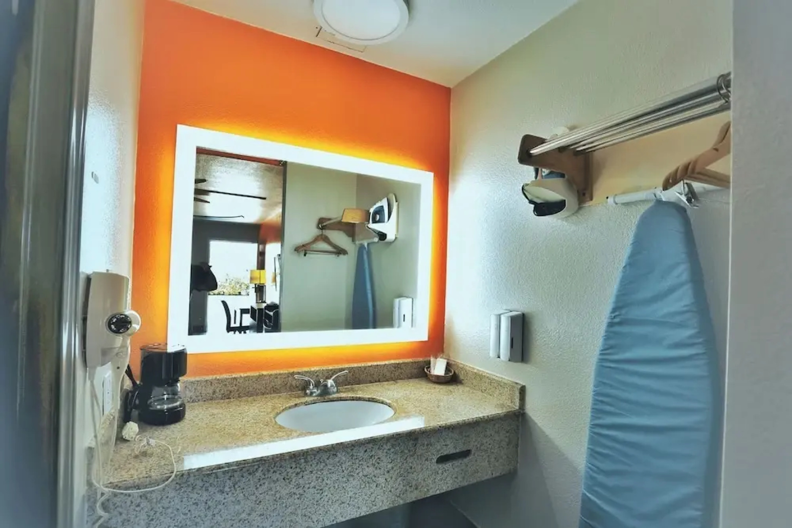 Scottish Inns & Suites Shenandoah Woodlands Mall