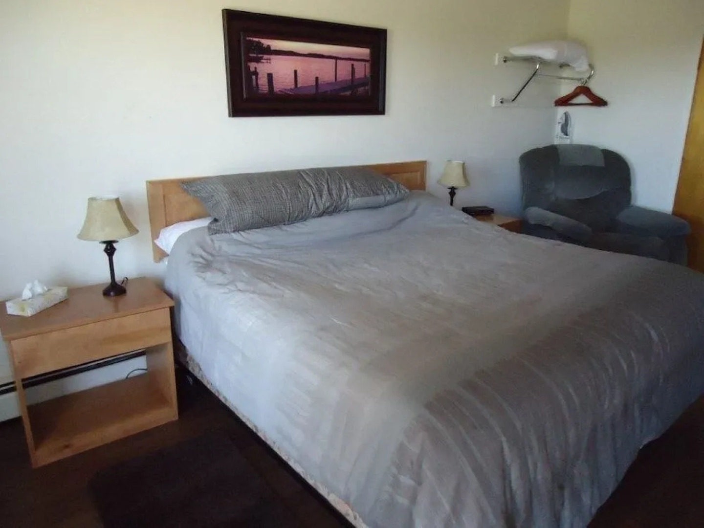 Anchor Motel and Suites