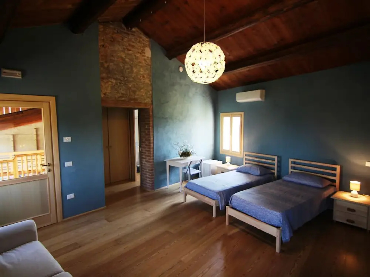 Renovated, Spacious and Cosy Countryside House. Wi-fi, Garden and Swimming Pool