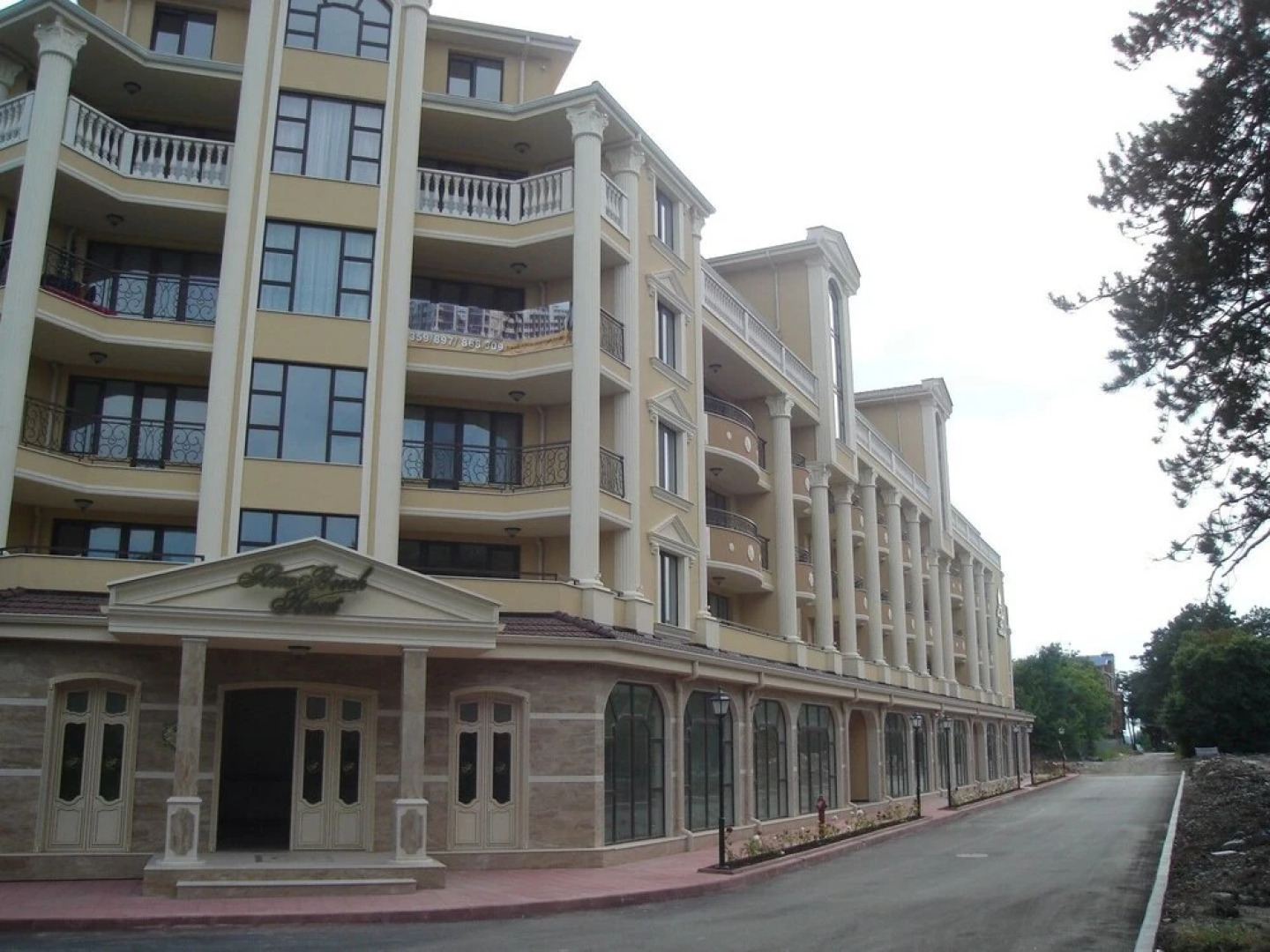 Flora Beach Resort apartments