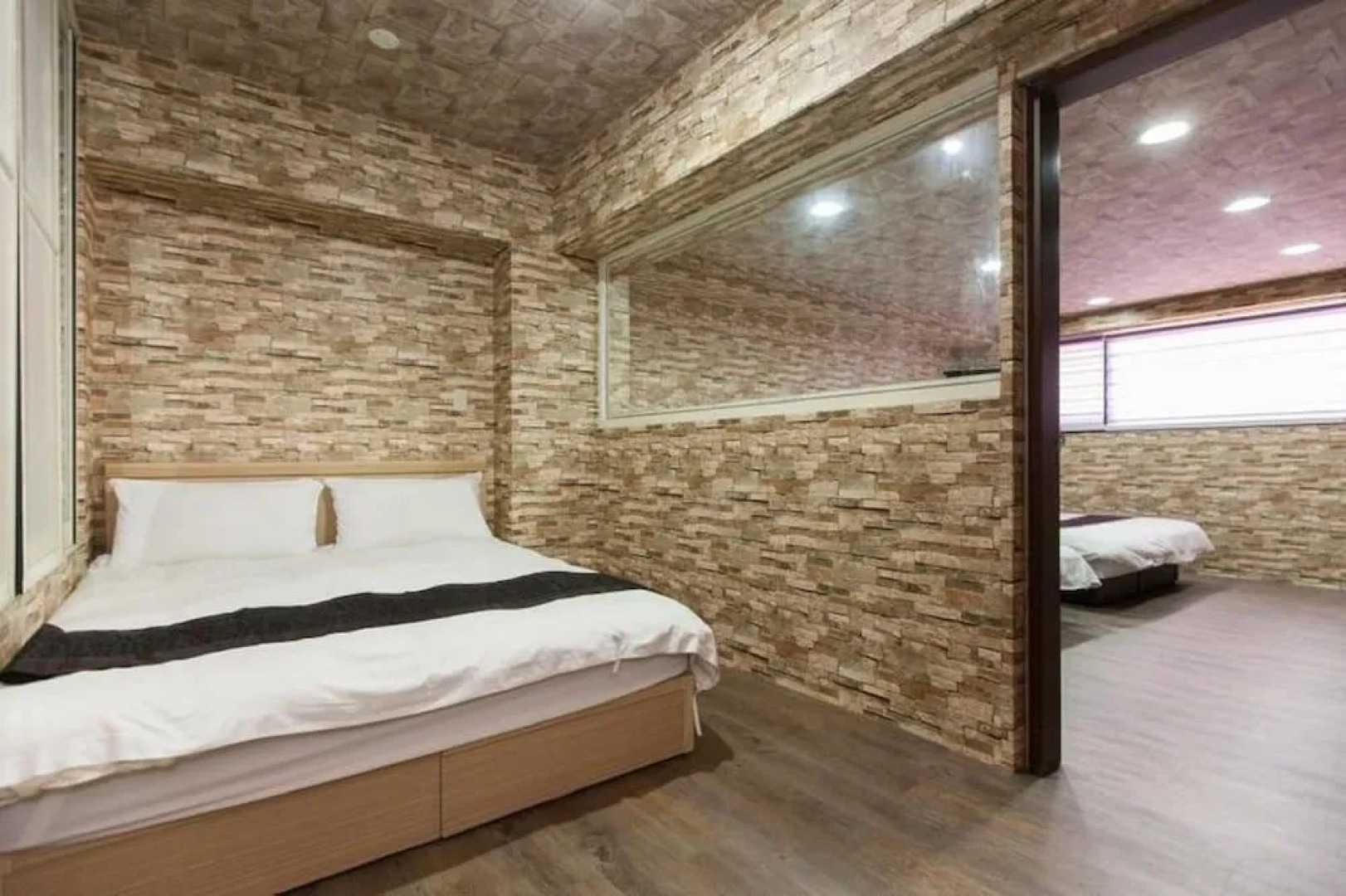 Hot Spring Holiday Inn