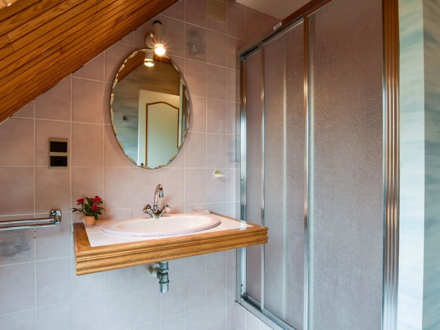 Holiday Home in Ambon With Bar, Balcony, Terrace,garden, BBQ