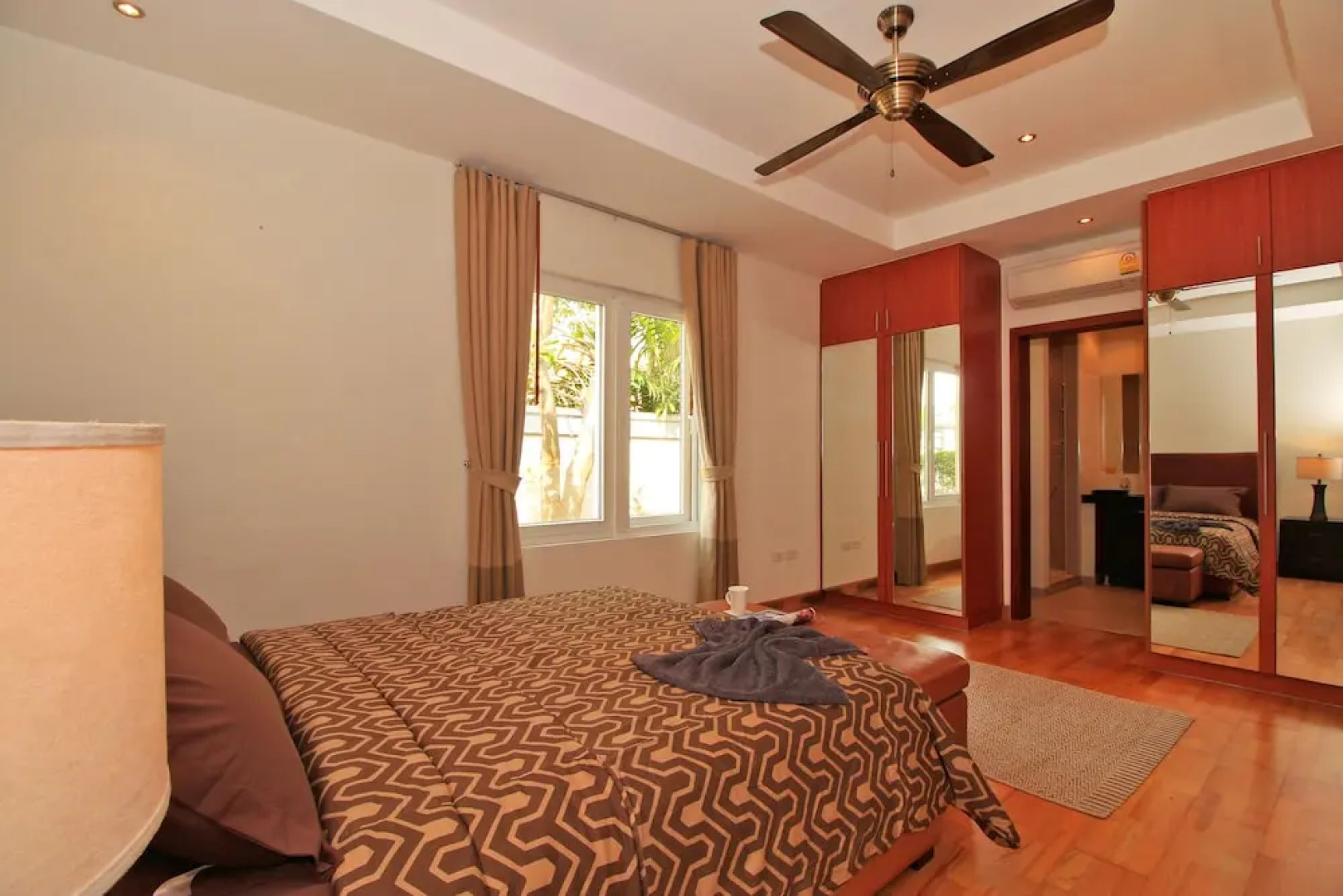 Pattaya Sunset Villa 4 Bedroom Sleeps 8