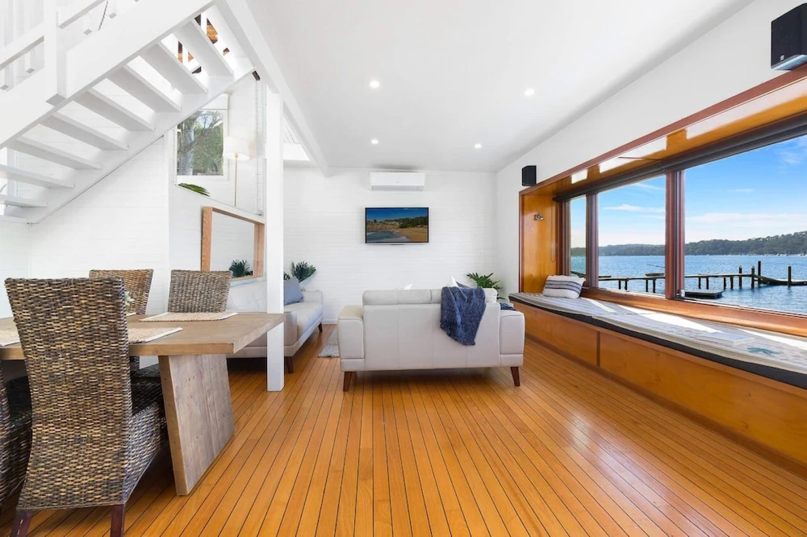 Scotland Island Retreat Water Edge