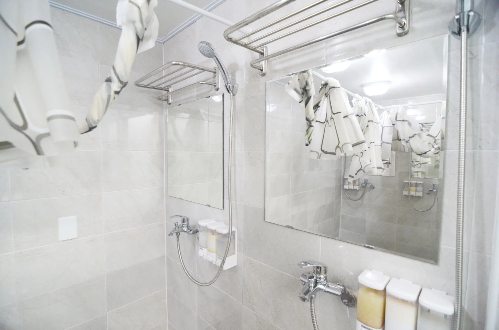 Kimchee Downtown Guesthouse - Hostel