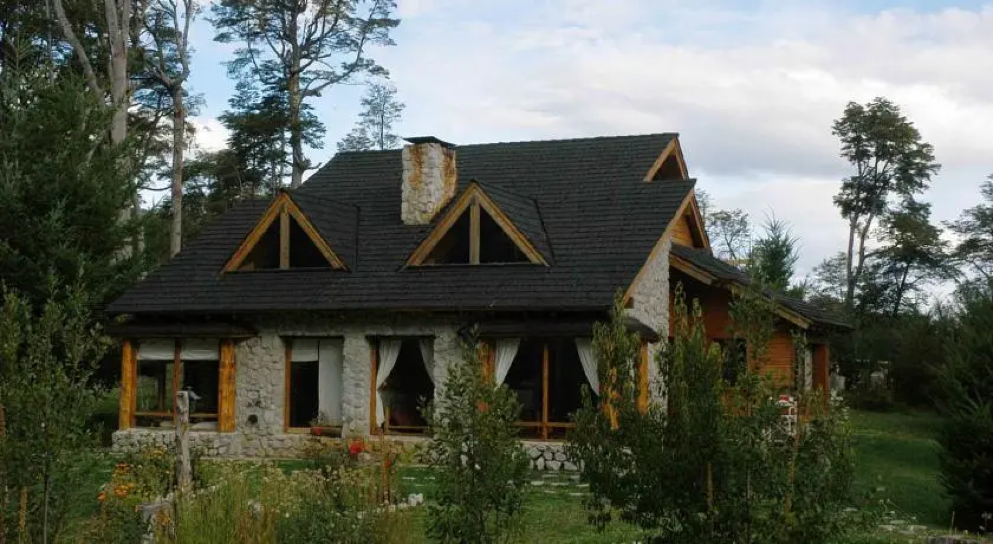 Twin Cabanas Villa la Angostura