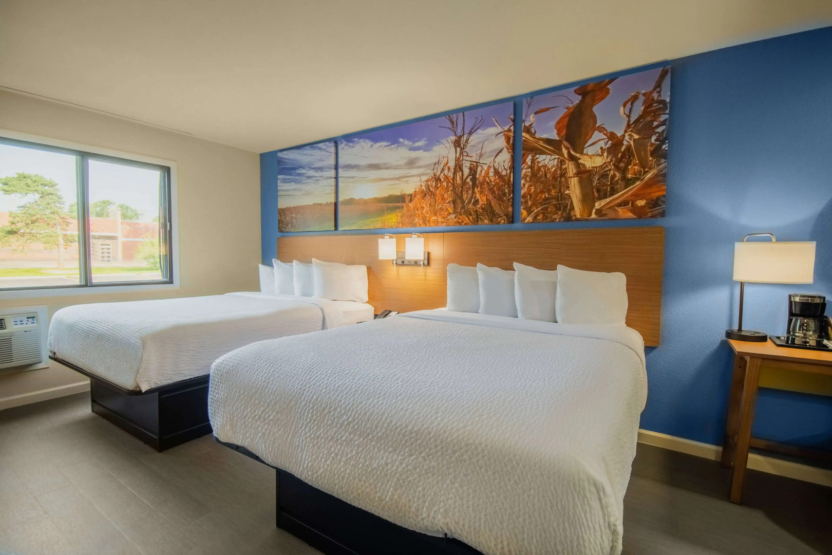 Days Inn & Suites by Wyndham Waterloo