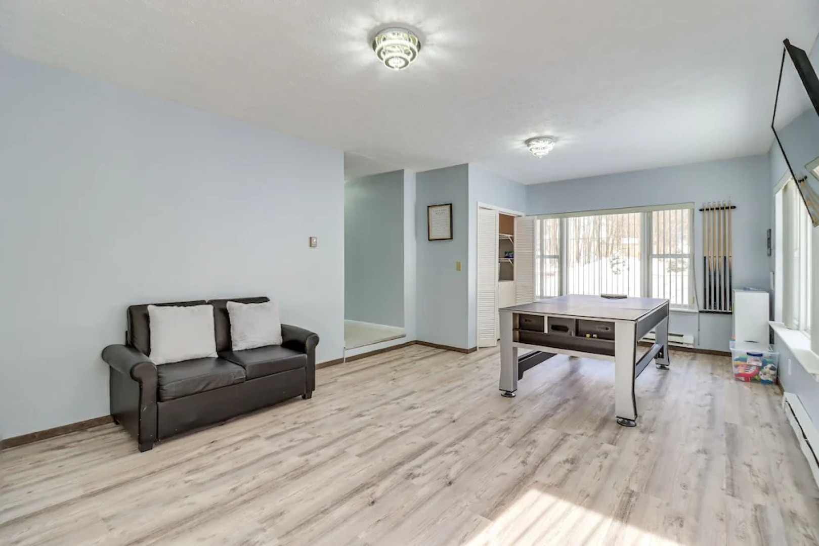 Long Pond Home w/ Private Hot Tub & Game Room