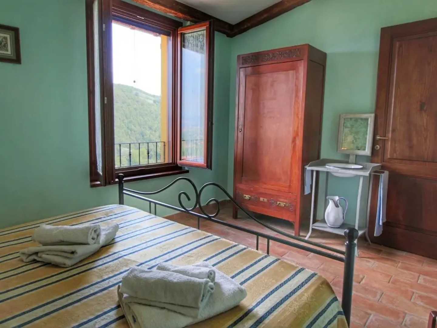 Pet-friendly Cottage With Pool