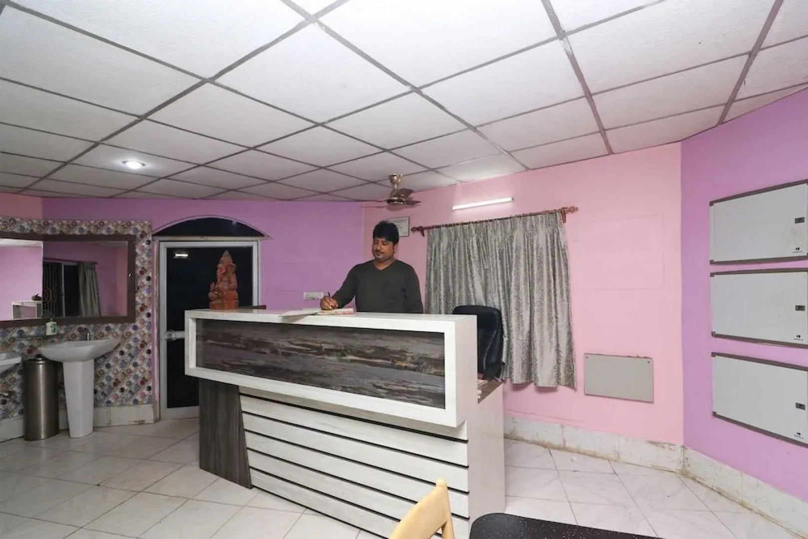 OYO 17122 Liv Sea Valley