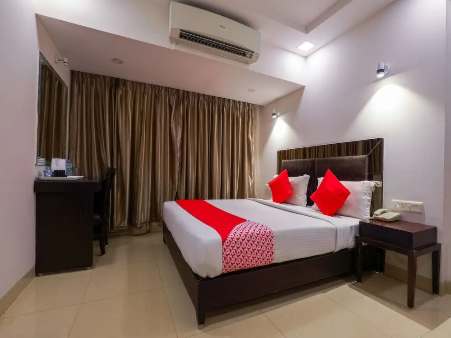 Capital O 1710 Hotel The Supreme