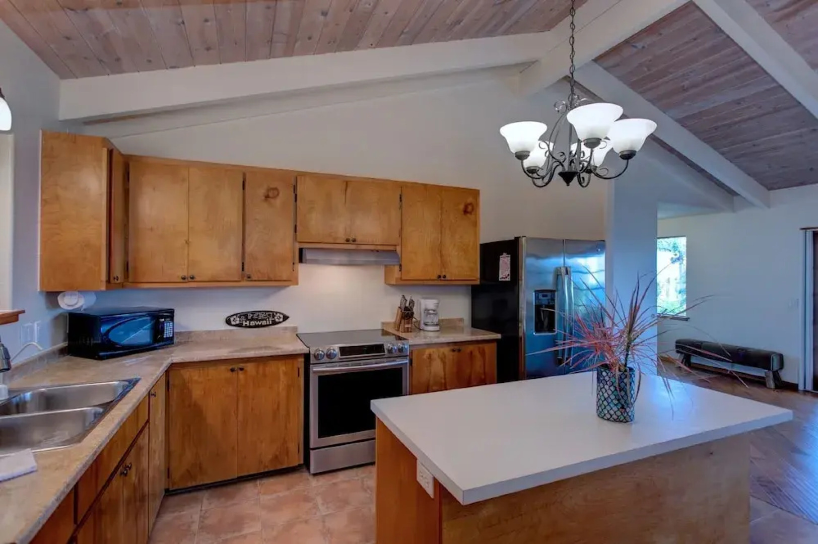 Hamakua Pukana La Hale 3 Bedroom Home by RedAwning