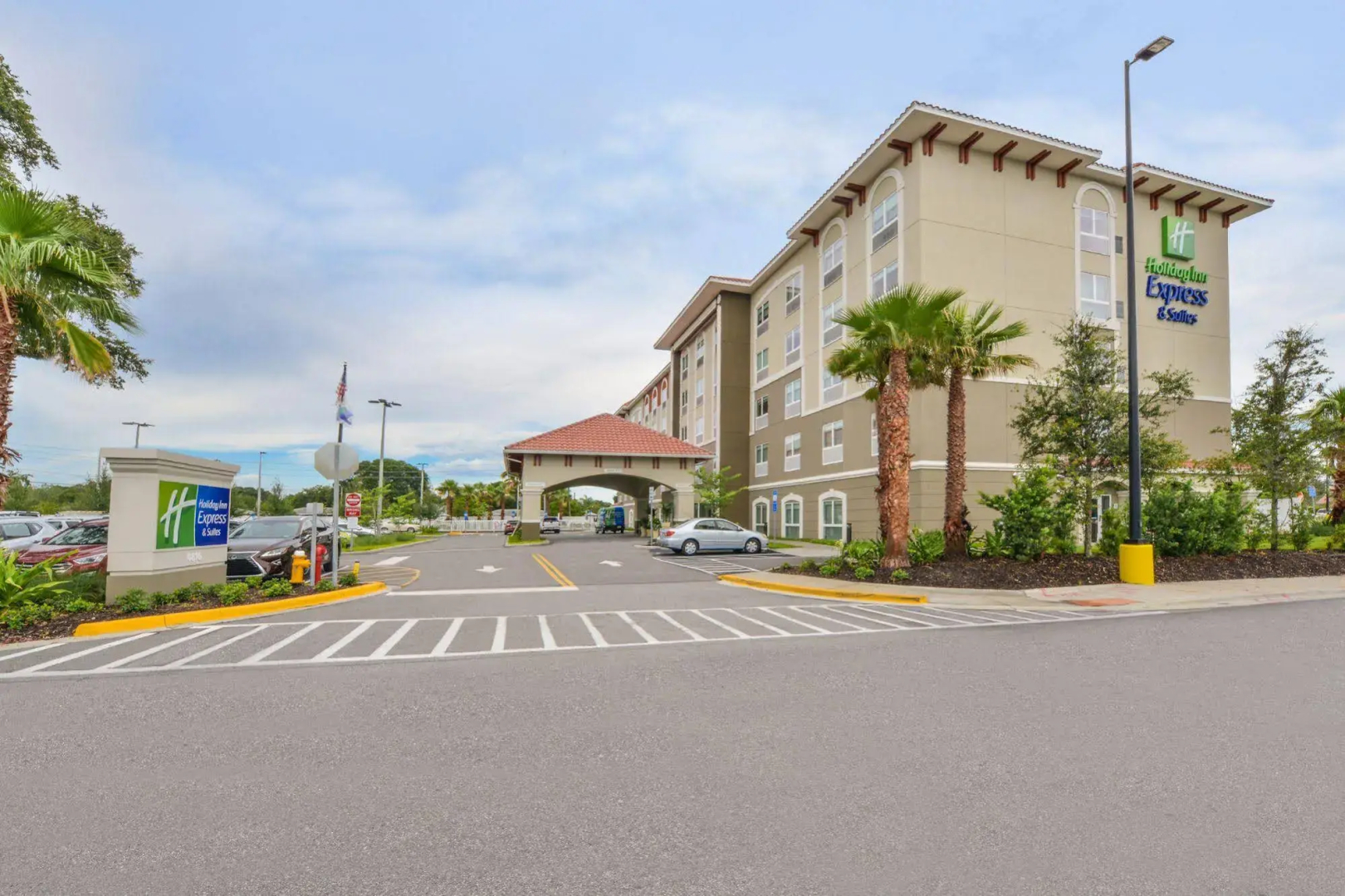 Holiday Inn Express & Suites St. Petersburg - Madeira Beach by IHG