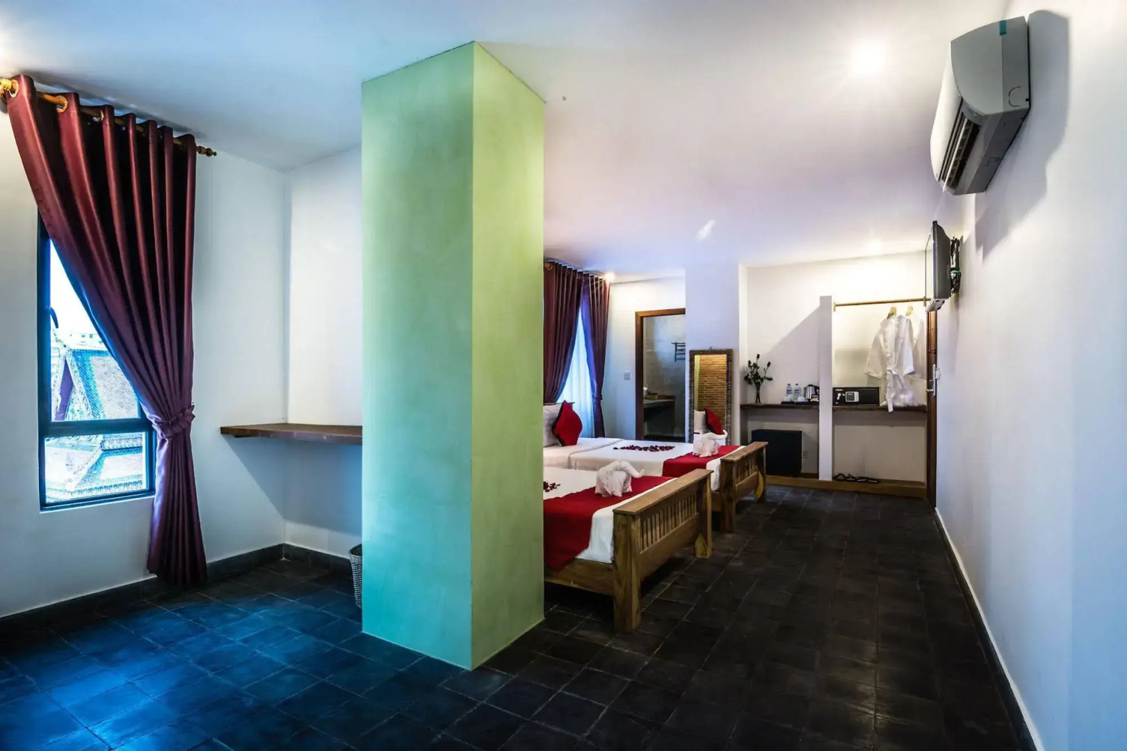 Diamond Palace Resort & Sky Bar