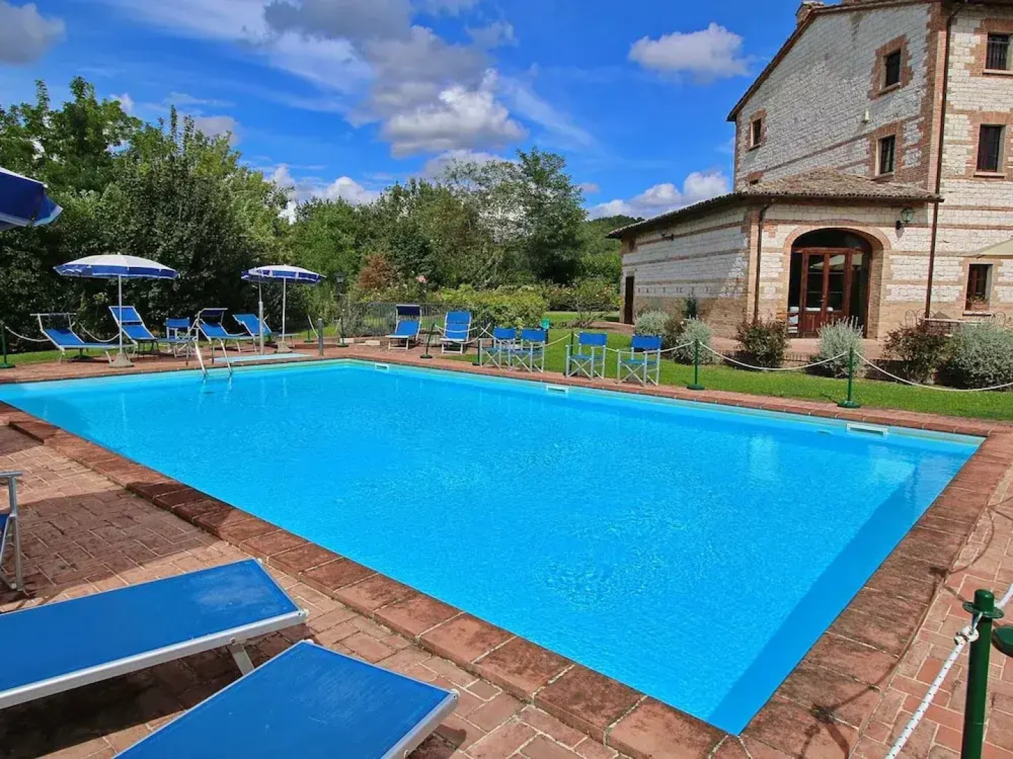 Cottage in Urbania With Pool & Terrace