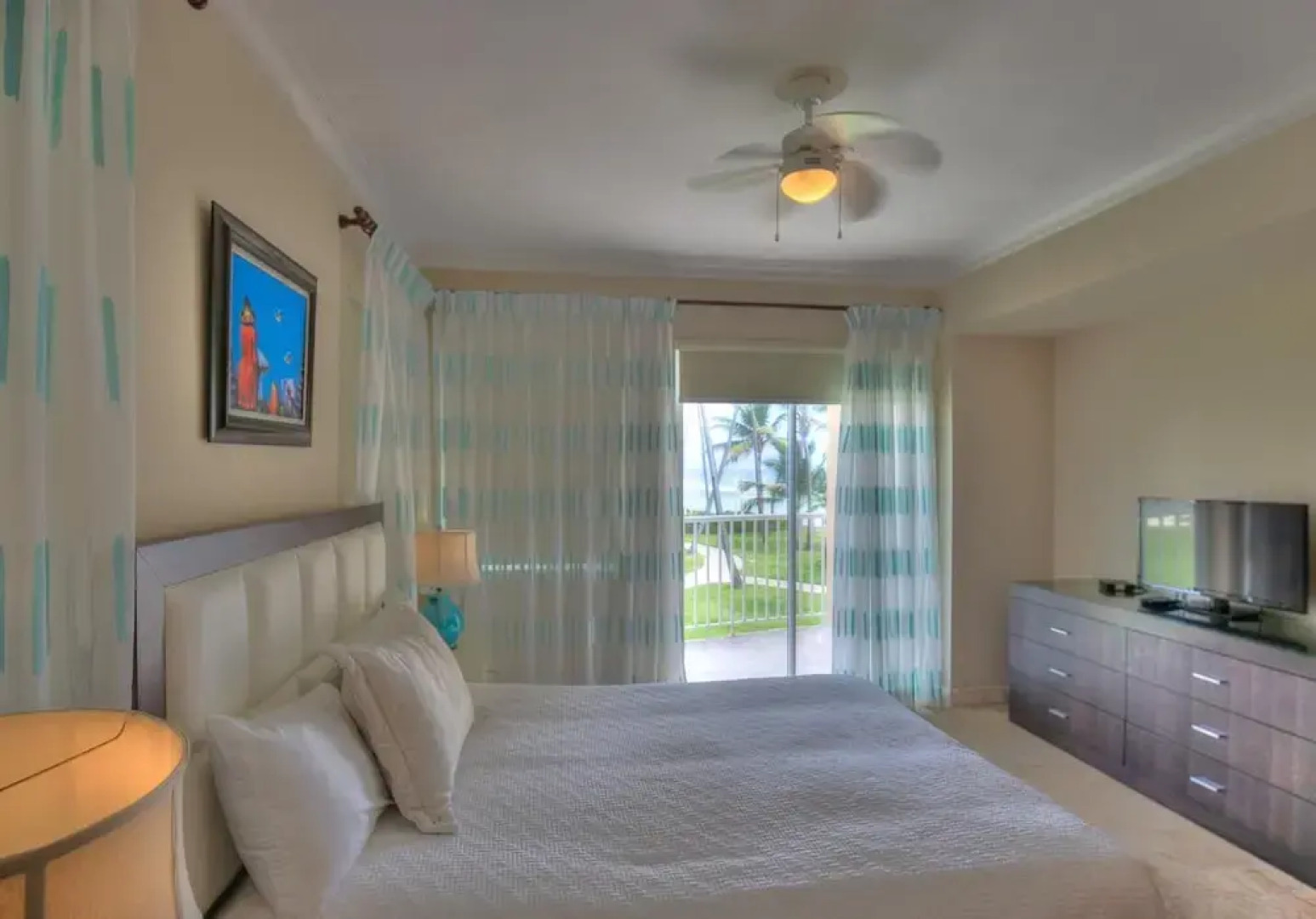 Beachfront Glamorous Apartment With Ocean Views