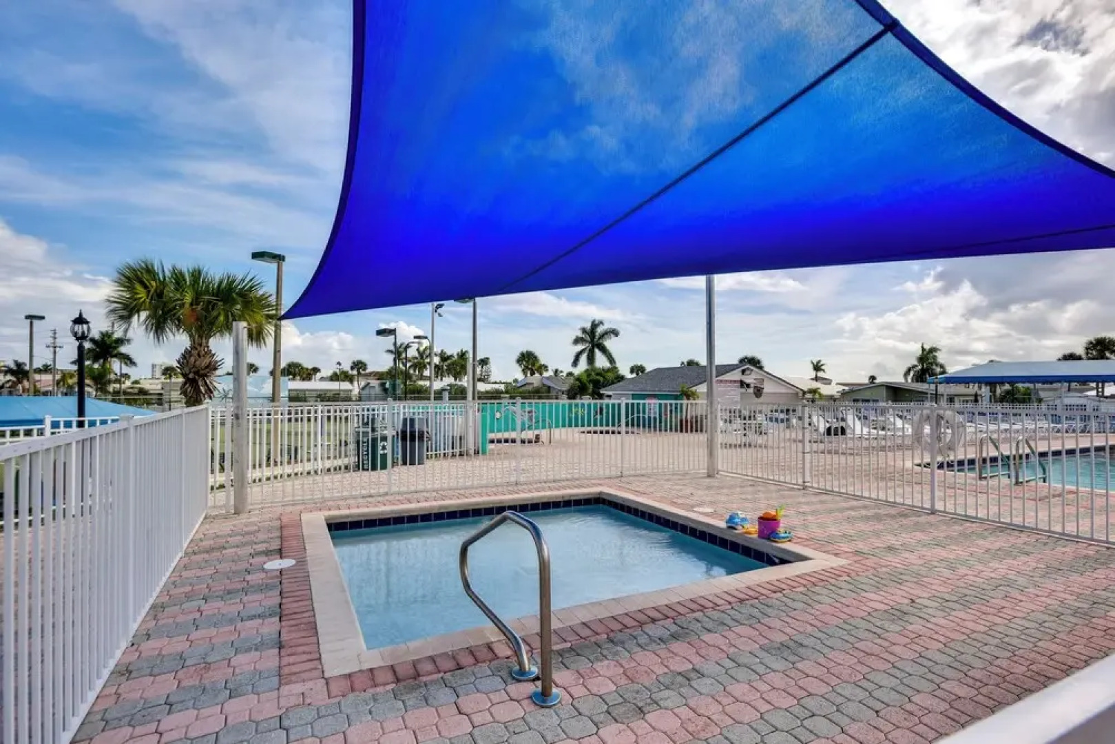 Ocean Access, Mini Golf & Pools: Jensen Beach Gem