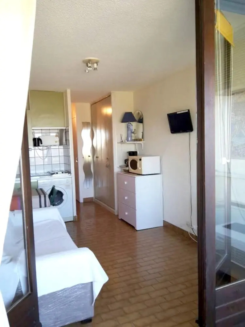 Studio in Sète, With Wonderful sea View, Furnished Balcony and Wifi - 100 m From the Beach