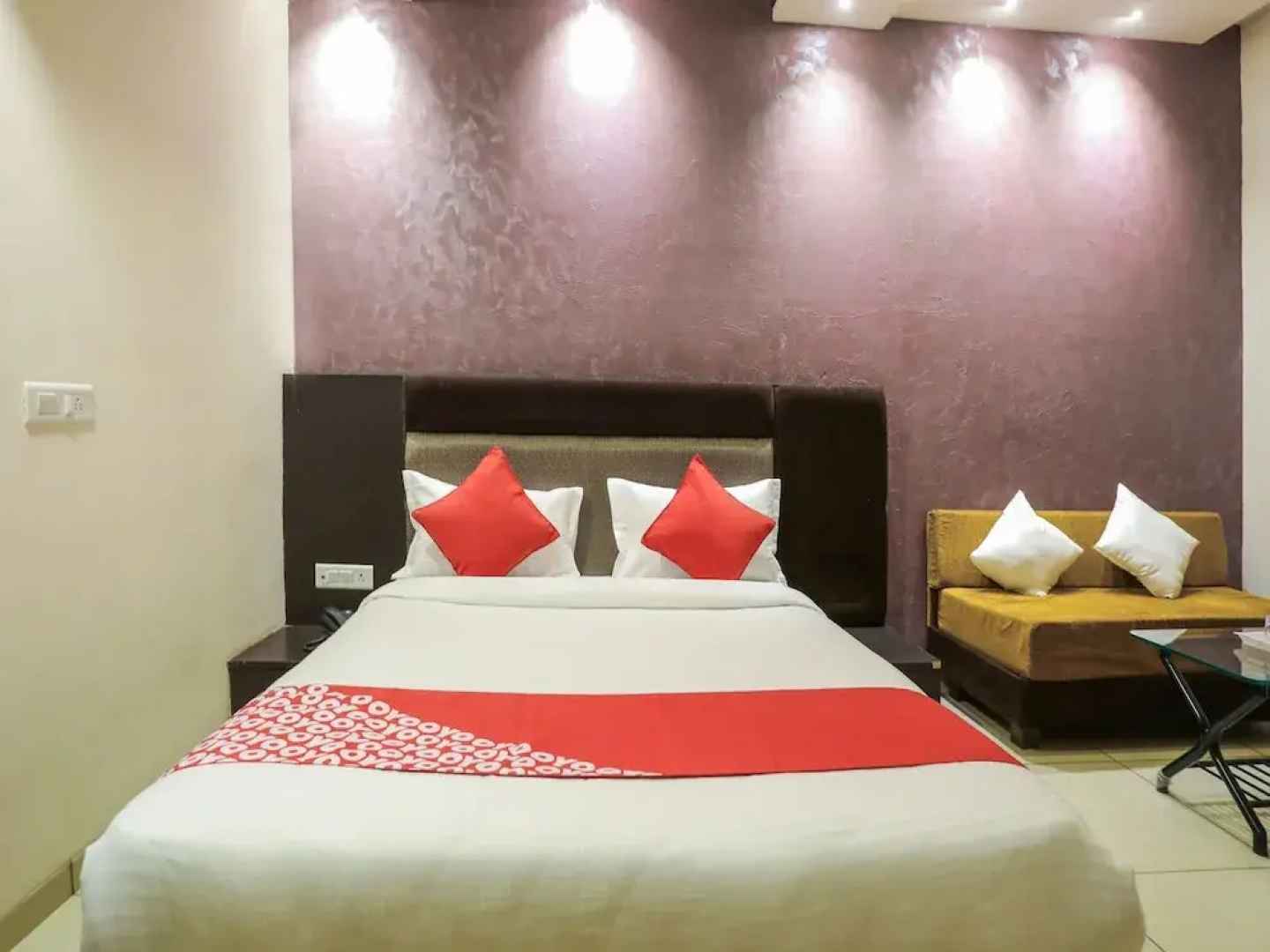 OYO 16543 Hotel Madhuban