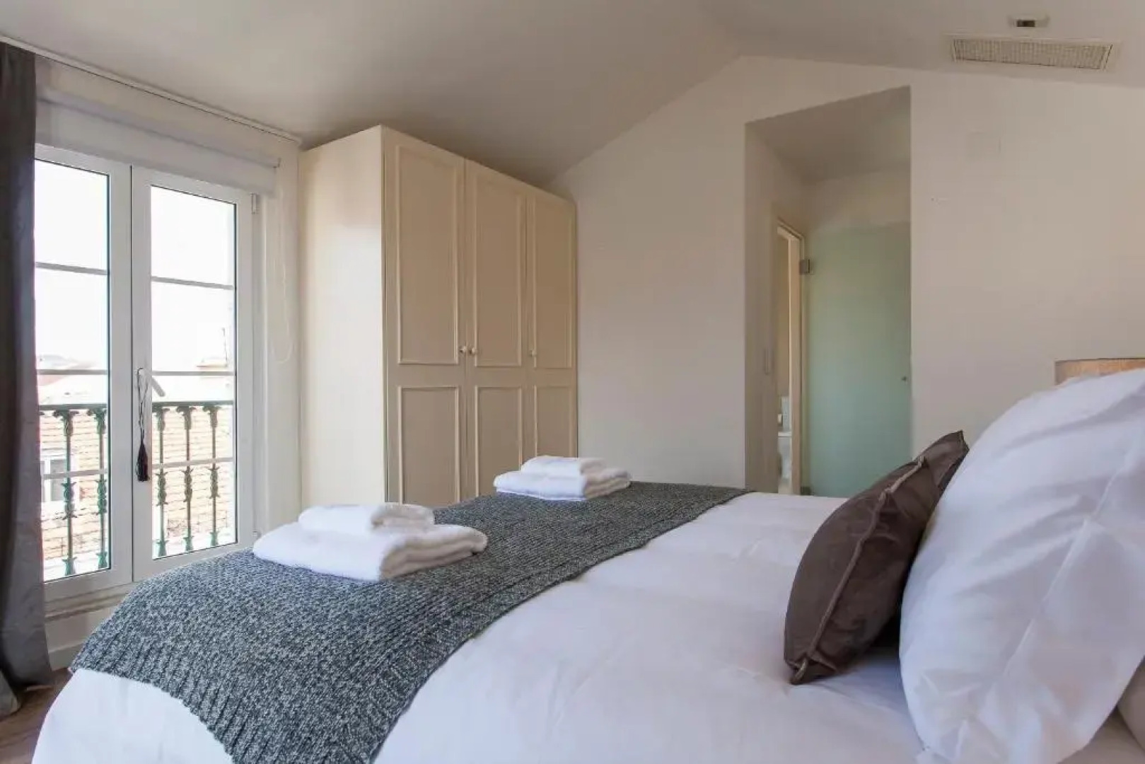 Chiado River View Deluxe Apartment