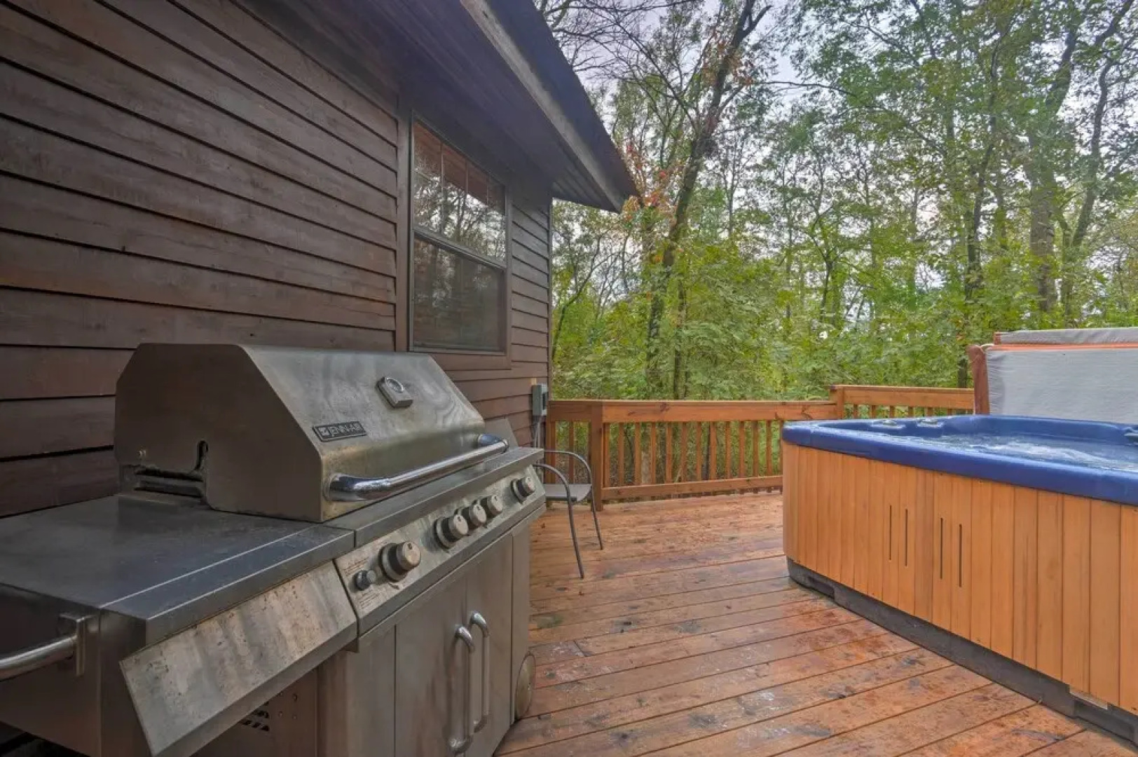 Hochatown Hideaway w/ Hot Tub, Grill & Fire Pit!