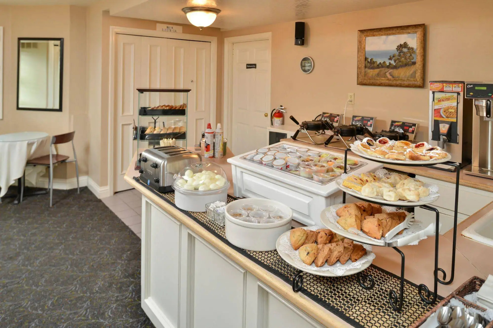 Sand Pebbles Inn