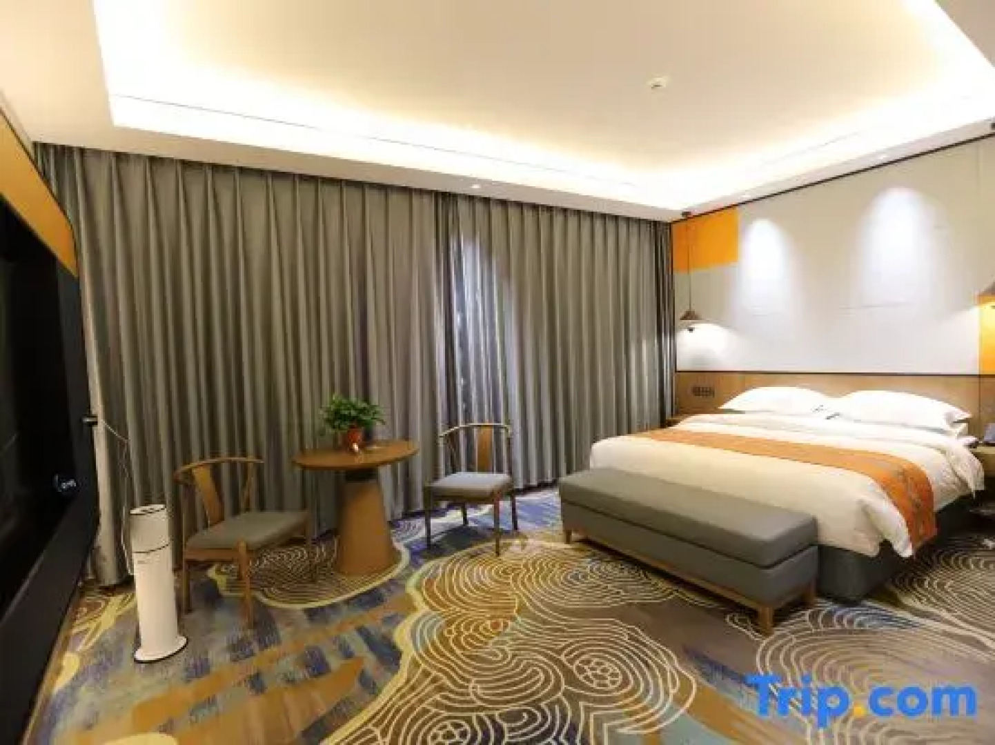 Tianzhuyuan Intelligent Hotel (Baiyin Jingtai People's Cultural Square Railway Station)