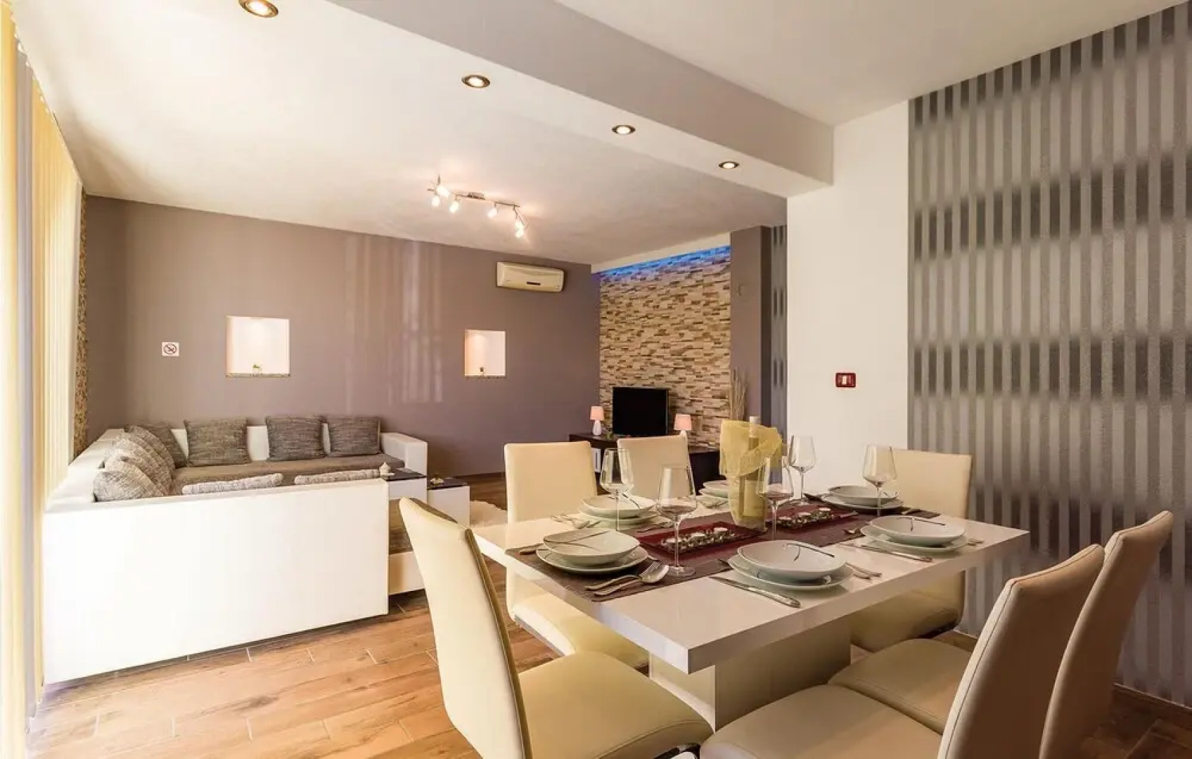 Amazing Home in Pula with Hot Tub, WiFi & 4 Bedrooms