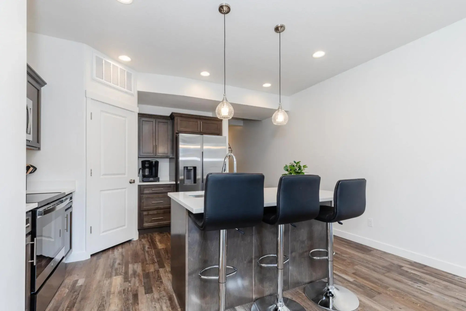 Family Friendly / Ping Pong / Trailer Parking / EV